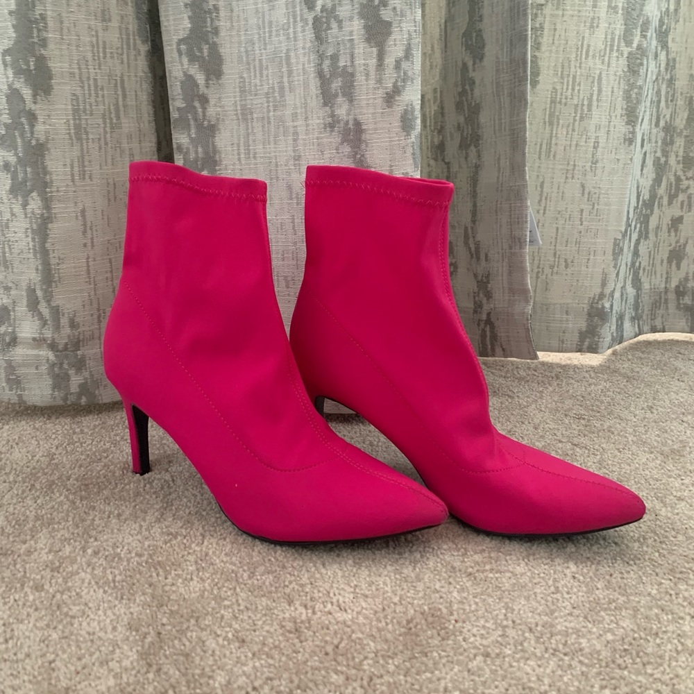 Pink glove booties size 8.5